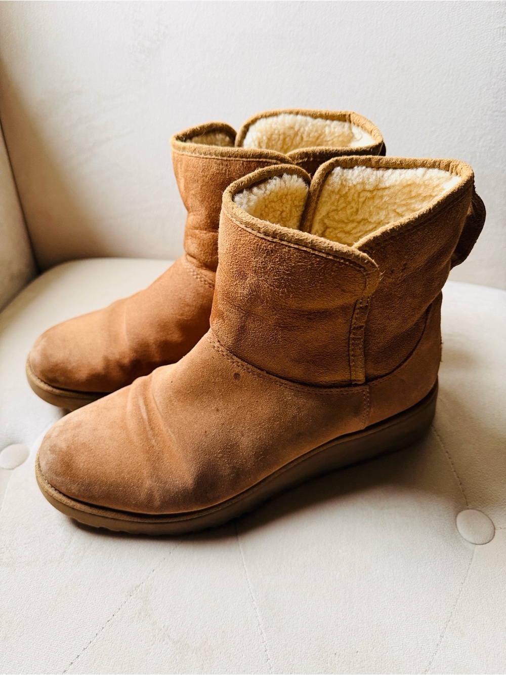 UGG Women's Chestnut Suede Shearling Ankle Boots (US size 9)